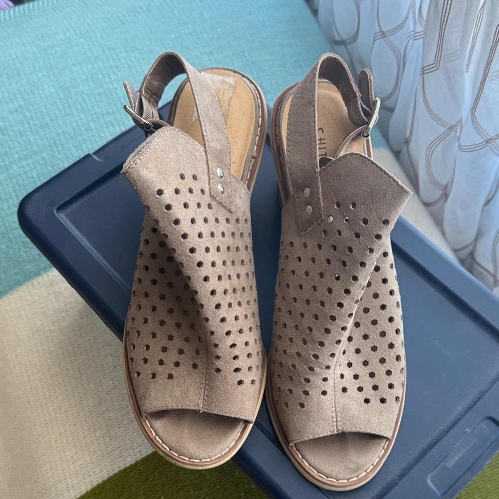 Chinese Laundry Tan Perforated Sandals